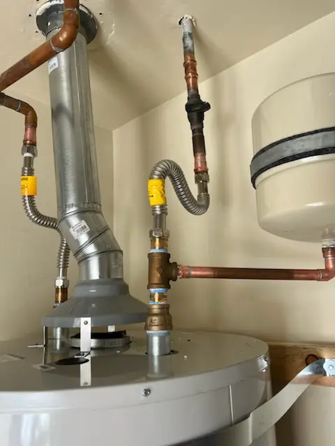Water heater installation and plumbing repair in Colonia Juarez